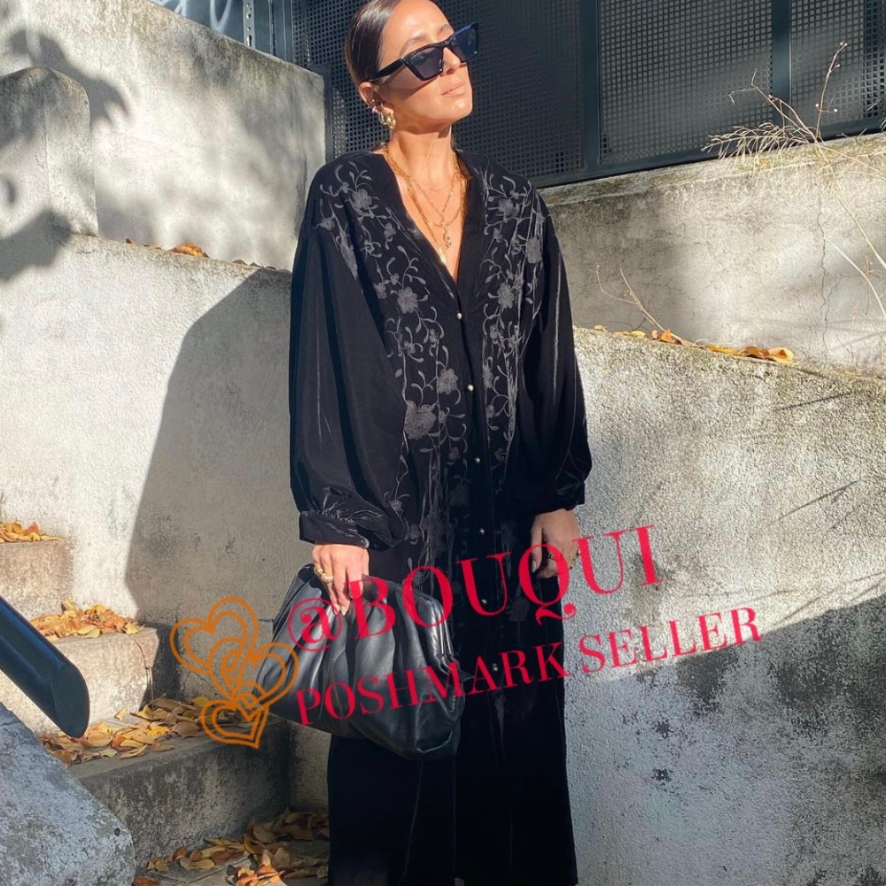 BLOGGERS FAV ZARA EMBROIDERED VELVET KIMONO